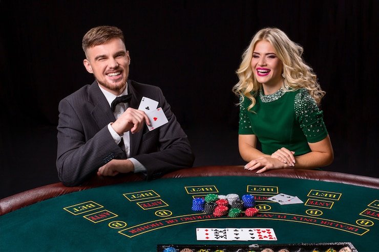 Antarmuka platform qingque menampilkan koleksi permainan slot dan pasar sportsbook